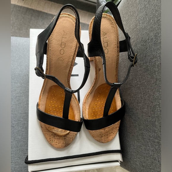 ALDO t-strap high heeled sandals US 9.5. With a 4 inch chunky cork heel. - Picture 2 of 3